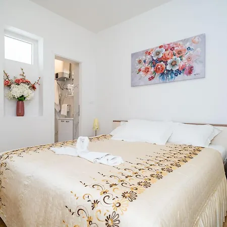 Apartment Debos