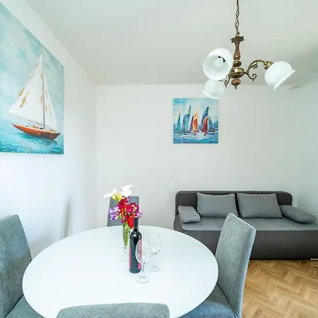 Apartament Debos