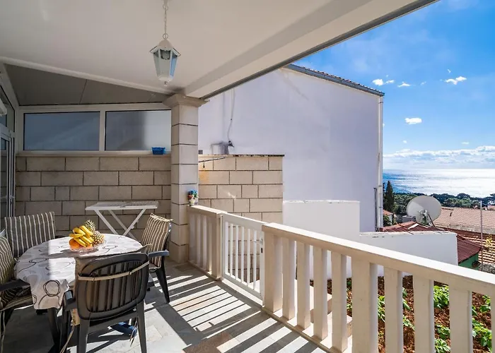 德伯斯公寓 公寓 *